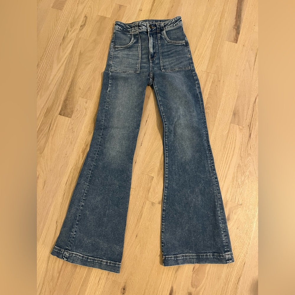American Eagle high waisted flare jeans! Worn once, great condition!